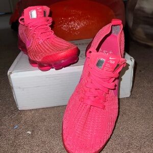 Nike Air Max VAPORMAX Vibrant Pink Sneakers